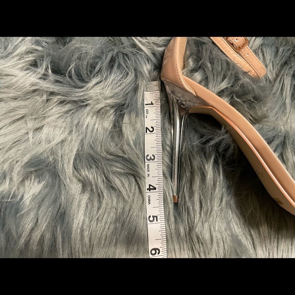 Heels - Picture 2 of 4